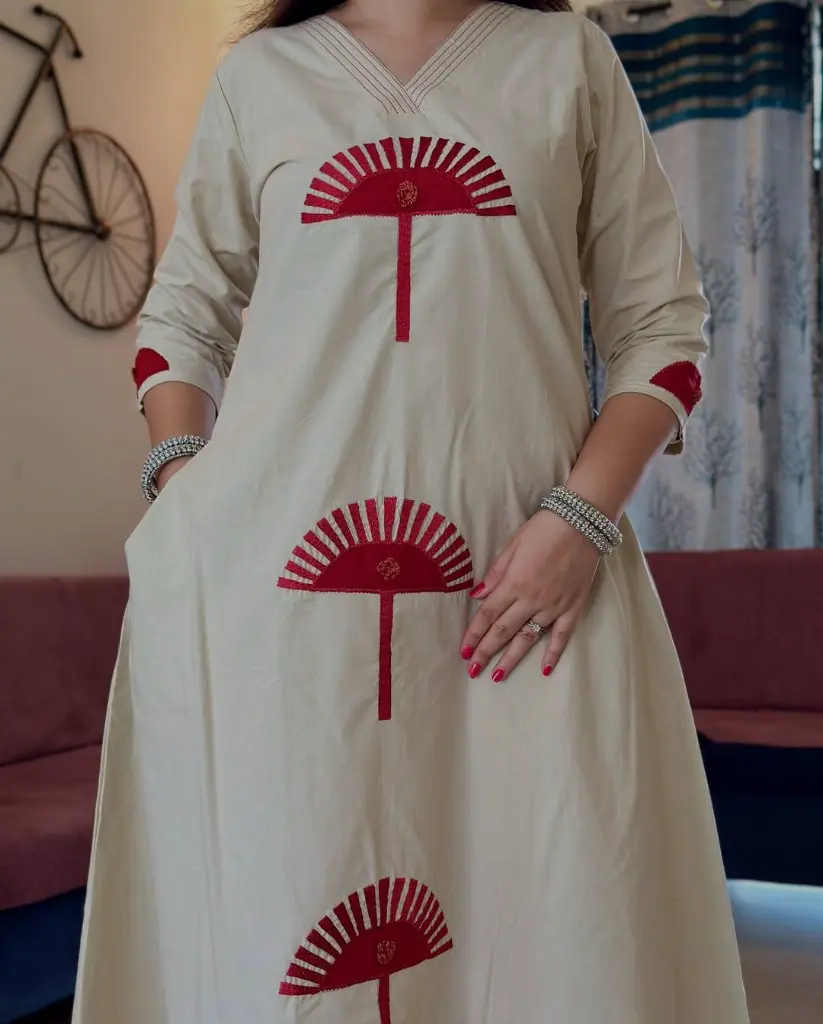 Off-white-Cotton-Kurta-Set-with-Red-Embroidery5.webp