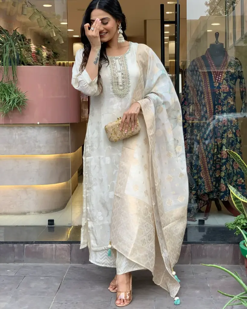 Off-White-Floral-Embroidered-Kurta-Set-with-Banarasi-Dupatta5.webp