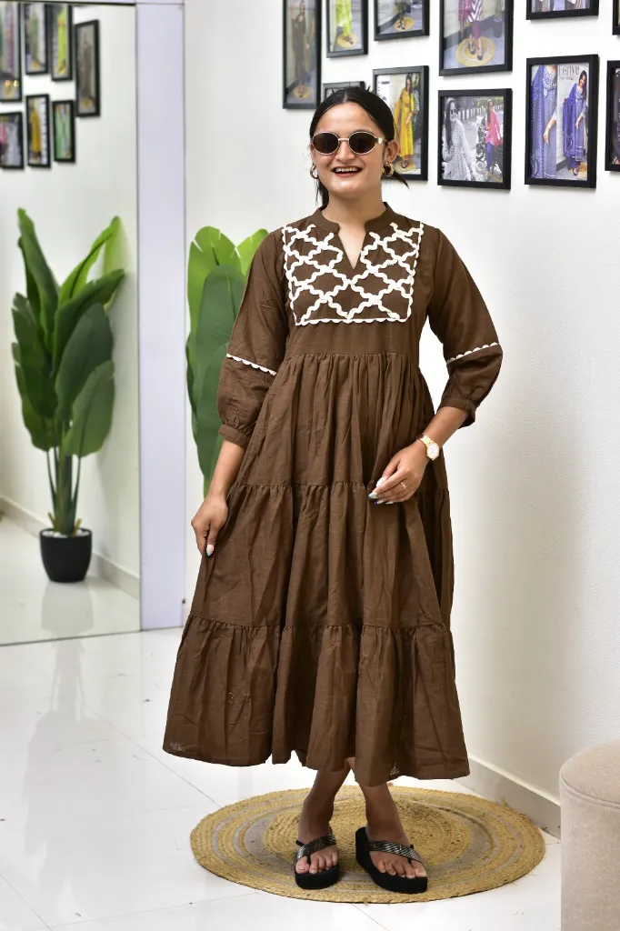 Pure-Jaipur-Cotton-6-Meter-Flair-Gown-with-Traditional-Hand-Embroidery-Shimmering-Bracelet-Gift4.webp