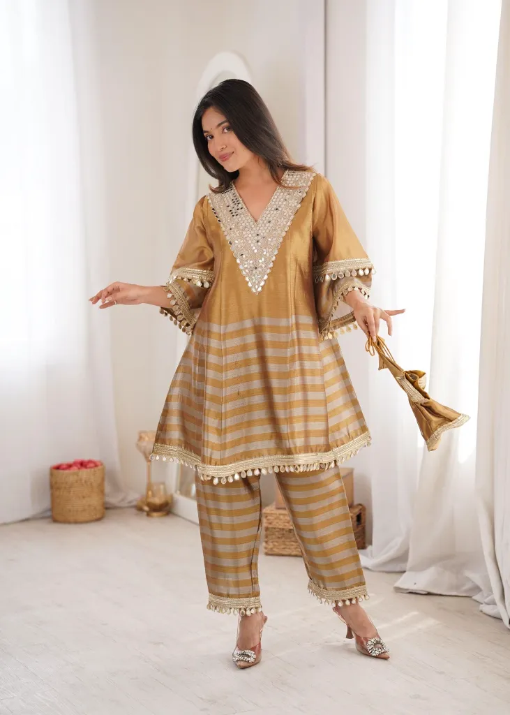 Premium-Two-Tone-Line-Tissue-Embroidered-V-Neck-Kurti,-Mirror-Lace-Pants,-and-Matching-Batwa-3-Piece-Set2.webp