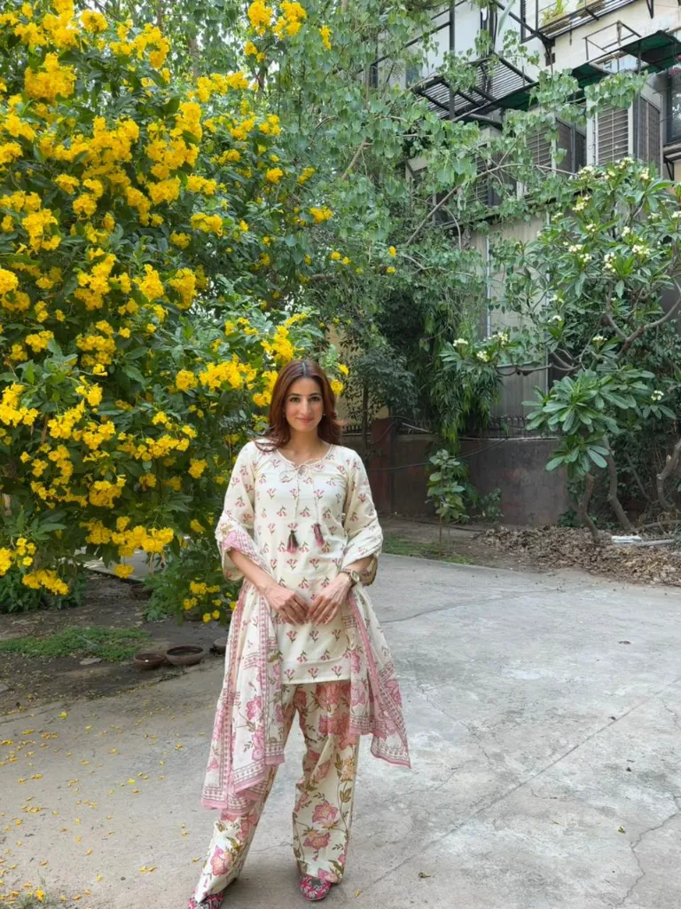 Maslin-Digital-Print-Top-and-Farshi-Pant-Set-with-Fox-Georgette-Dupatta1.webp